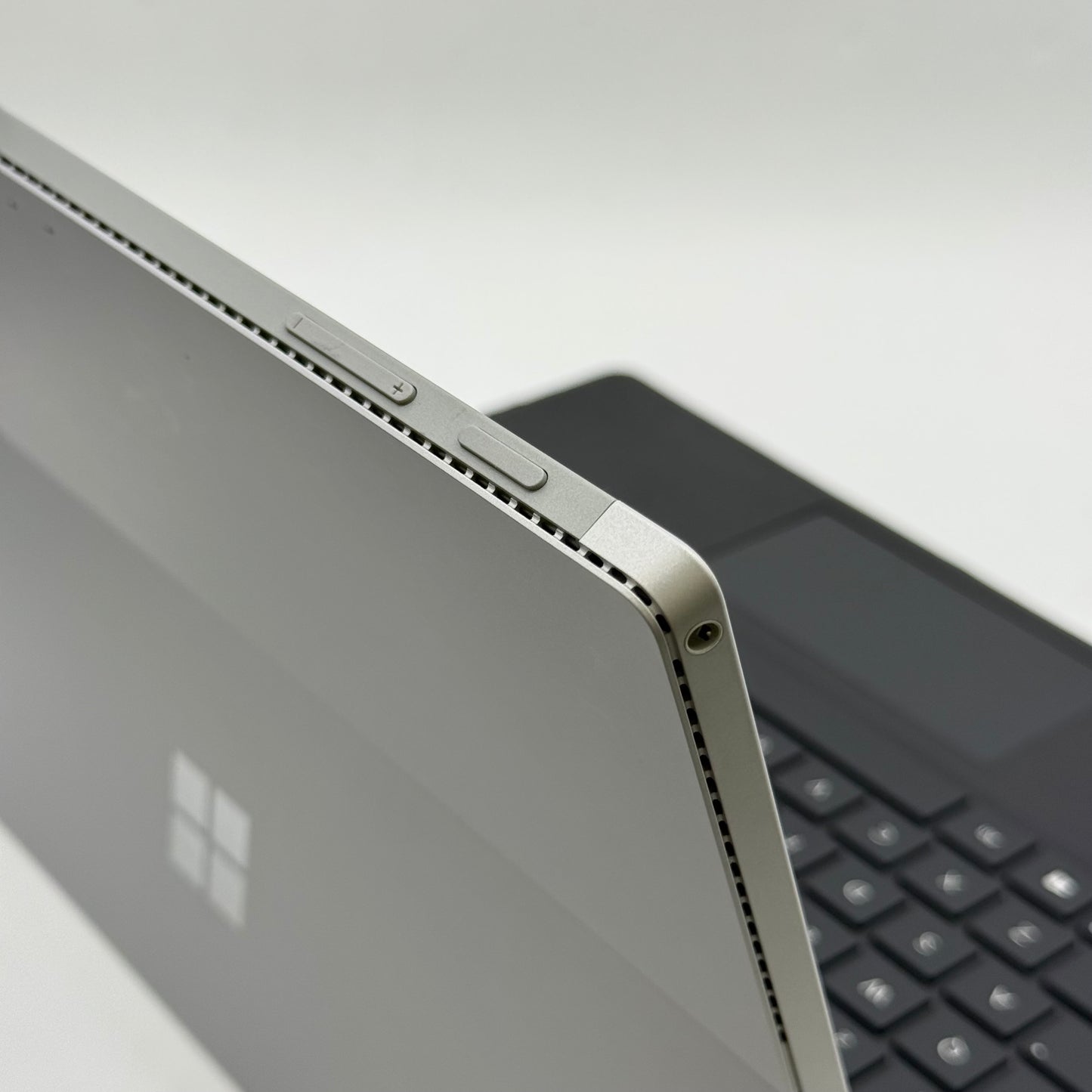 Microsoft Surface Pro 4 1724 12.3" i5 2.5GHz 8GB RAM 256GB SSD