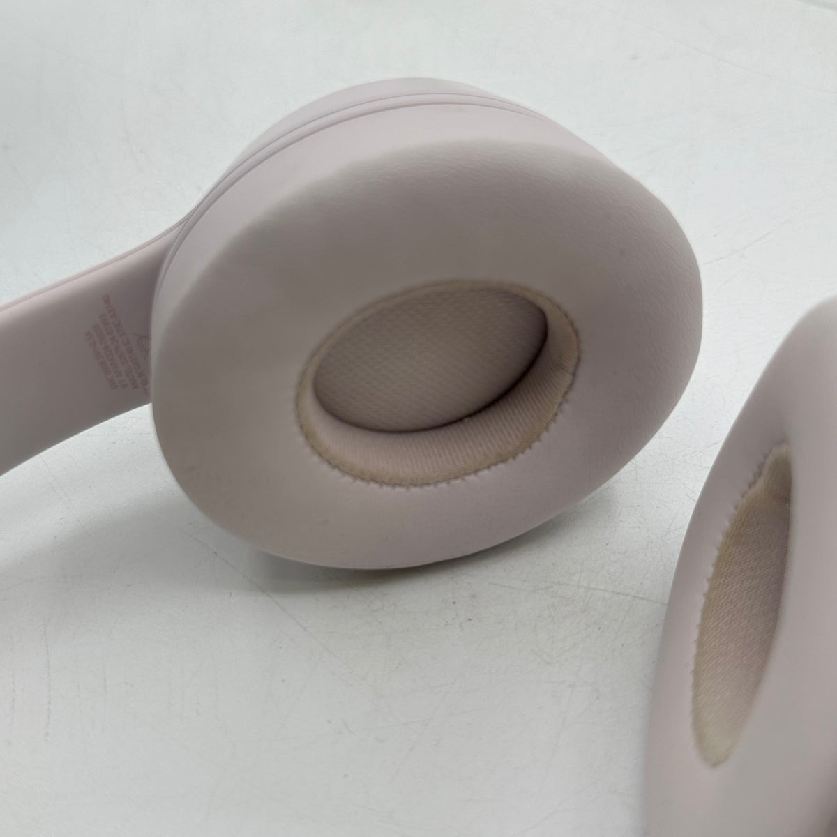 Beats Solo4 Wireless On-Ear Bluetooth Headphones Cloud Pink A3140