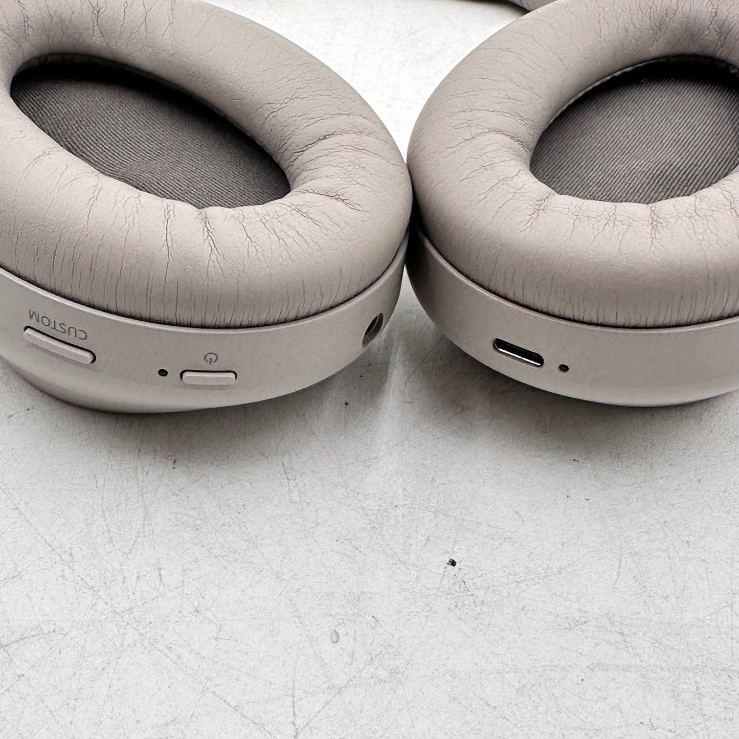 Sony WH-1000XM4 Noise-Cancelling Wireless Over-Ear Bluetooth Headphones White READ