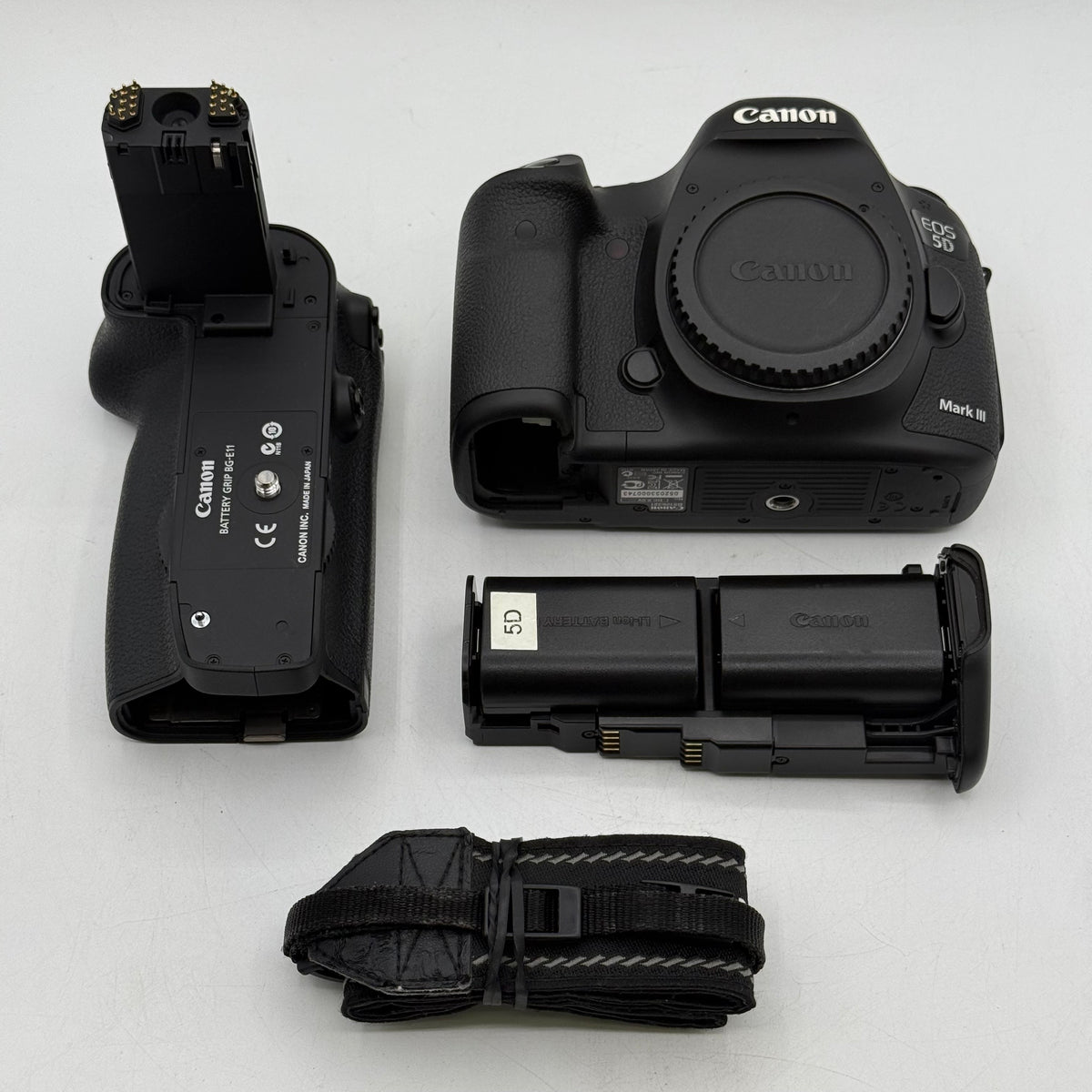 Canon EOS 5D Mark III 22.3MP Digital SLR DSLR Camera