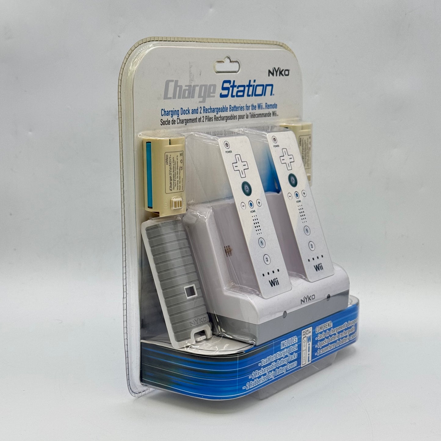 New NYKO Charge Station Charging Dock & 2 Rechargeable Batteries for Wii Remote