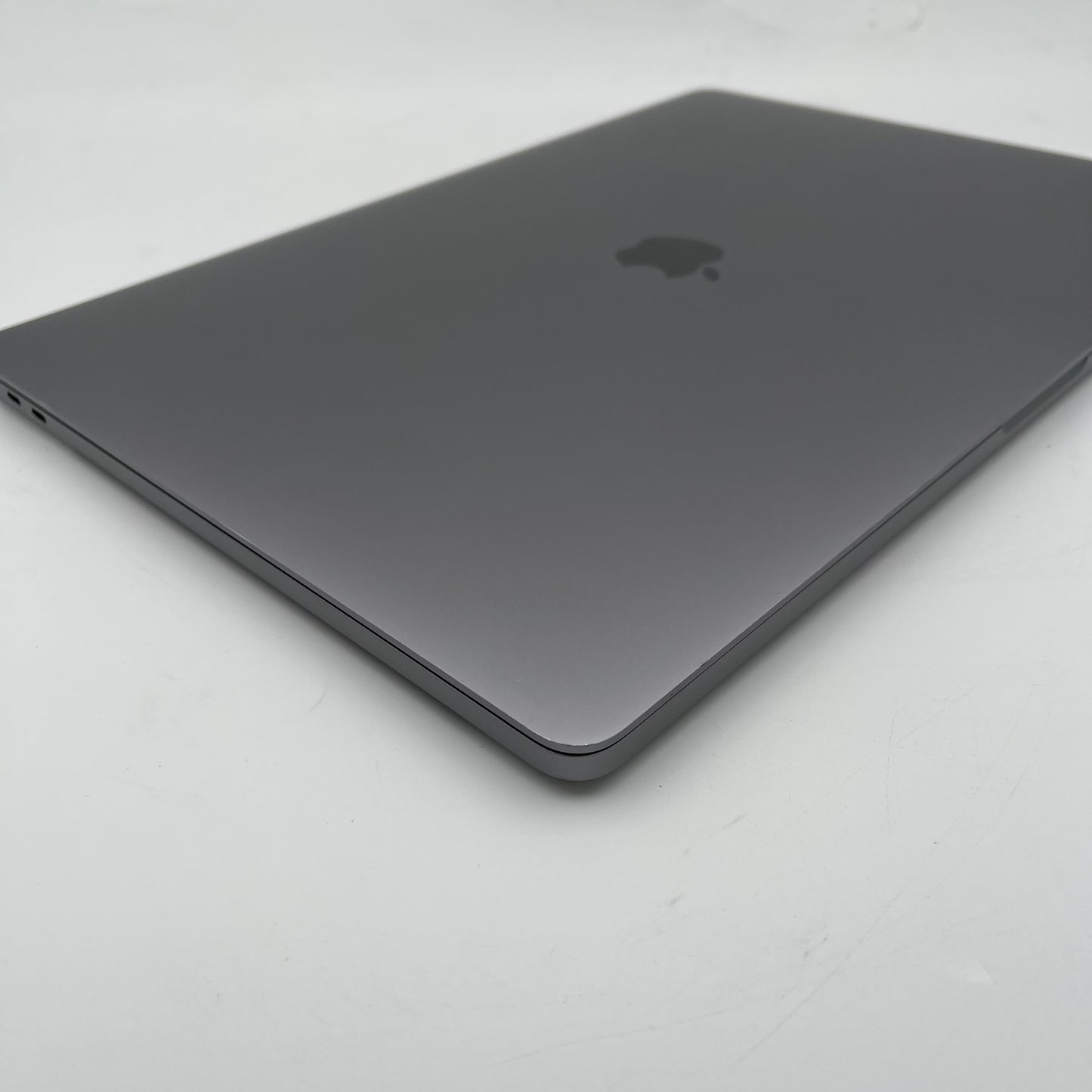 2019 Apple MacBook Pro 16" i9 2.3GHz 16GB RAM 1TB Silver A2141 Radeon Pro 5500M