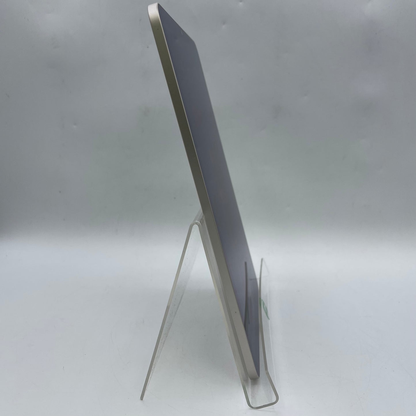 WiFi Only Apple iPad Air 5th Gen 64GB Starlight MM9F3LL/A