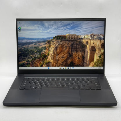 Razer Blade 15 Base RZ09-0328 15.6 i7-10750H 16GB RAM 512GB SSD GeForce RTX 2060