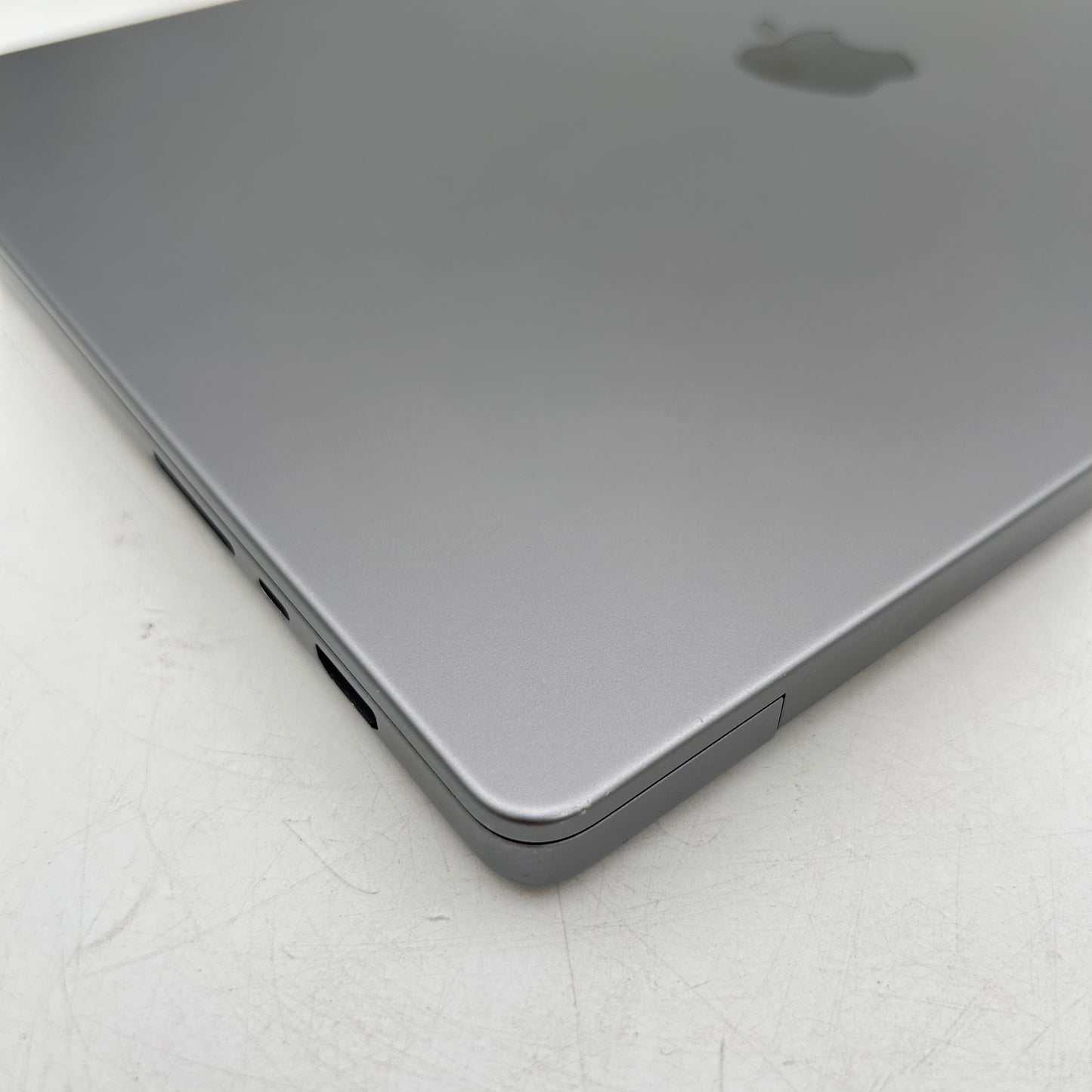 2021 Apple MacBook Pro 16" M1 Pro 16C GPU 3.2GHz 16GB RAM 512GB SSD A2485