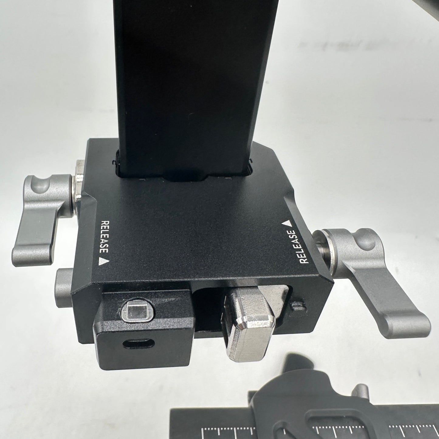 DJI RS 4 PRO Combo  3-Axis Gimbal Stabilizer P04P