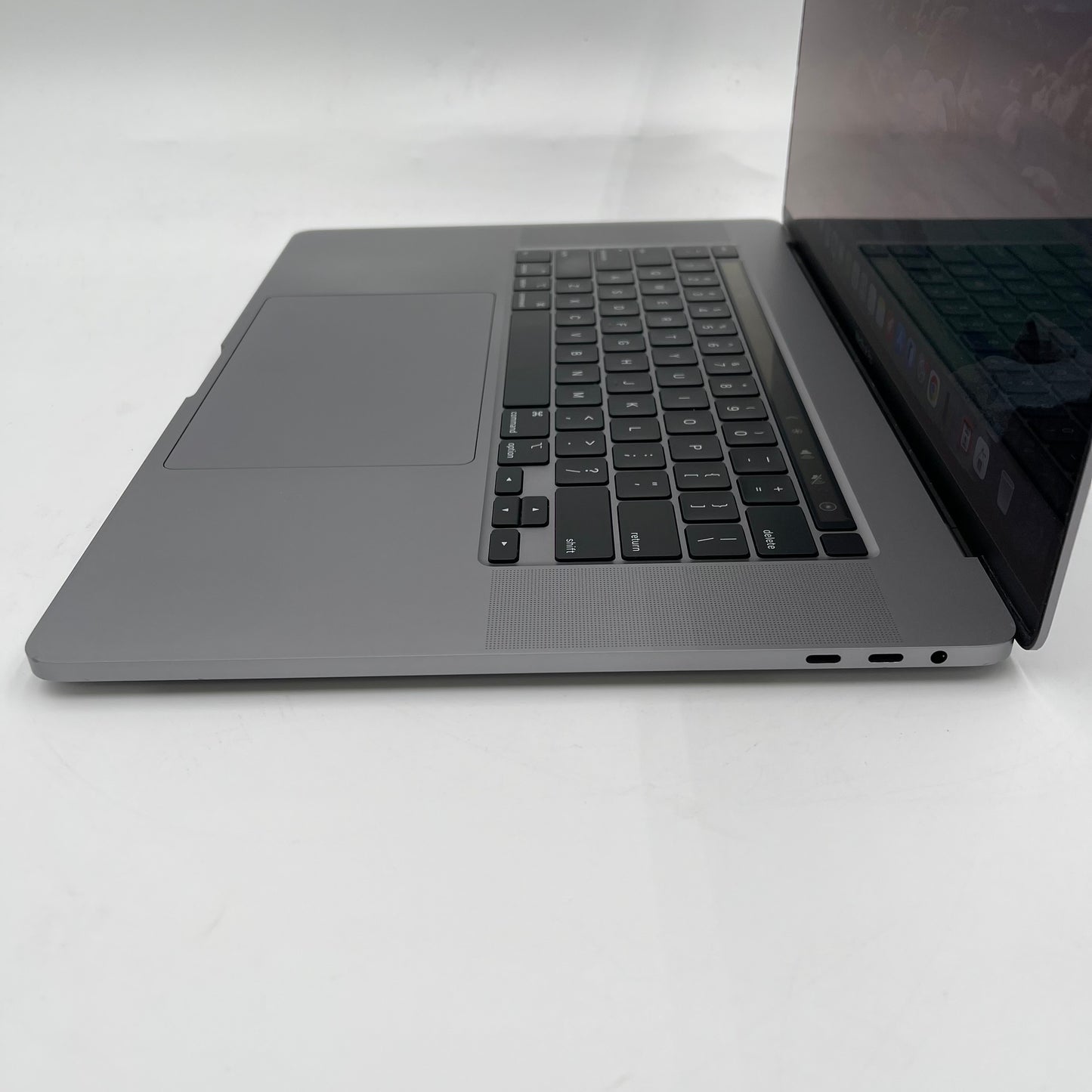 2019 Apple MacBook Pro 16" i9 2.3GHz 16GB RAM 1TB Silver A2141 Radeon Pro 5500M