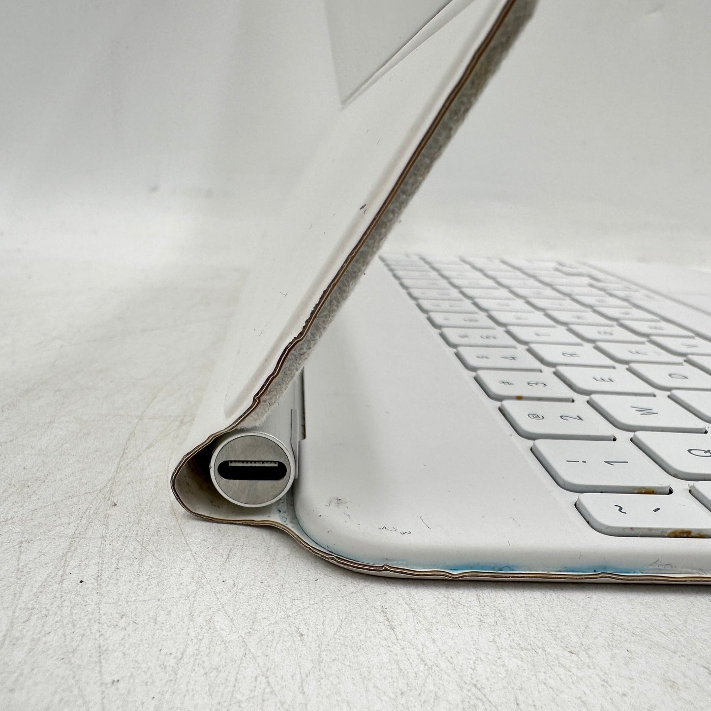 Apple Magic Keyboard for iPad 11" Keyboard Folio Case White A2261 READ