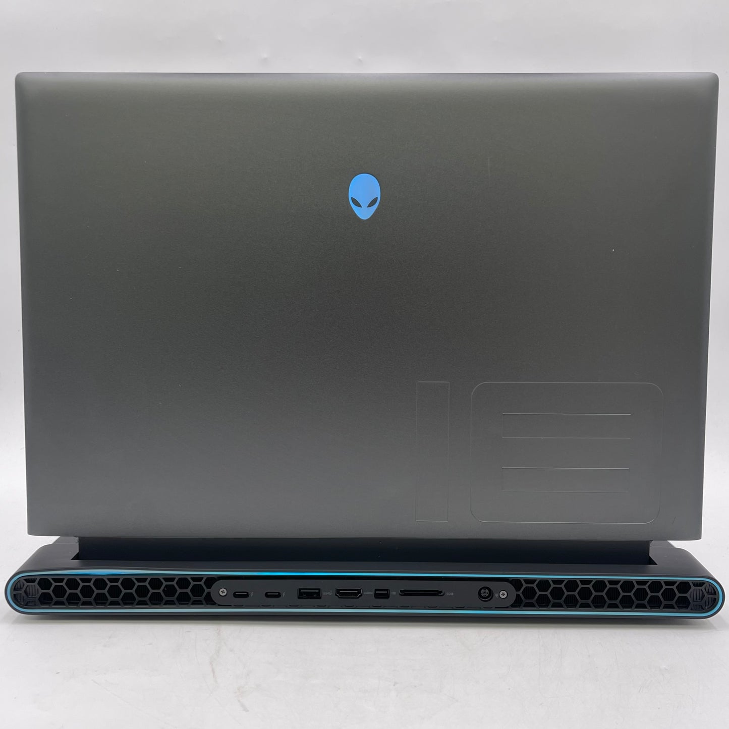 Alienware M18 R1 18" i9-13980HX 2.2GHz 64GB RAM 8TB SSD GeForce RTX 4090 Read