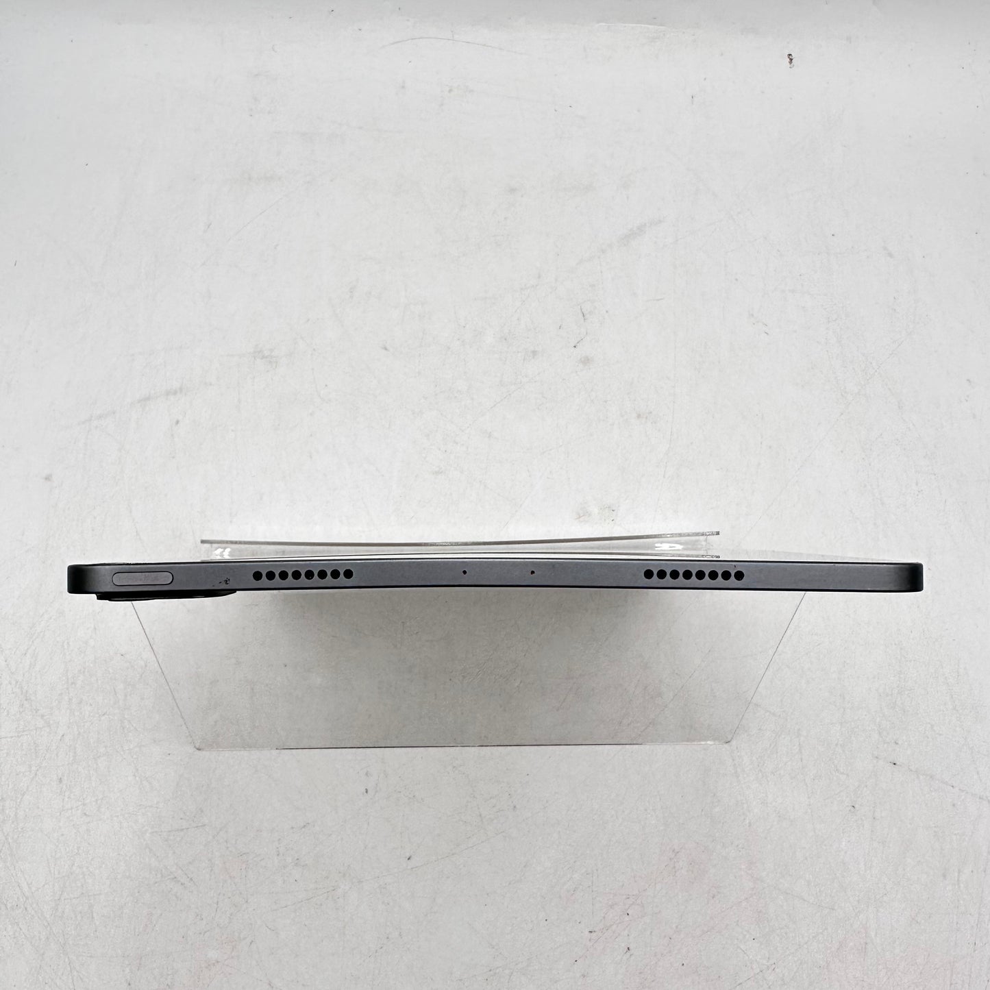 WiFi Only Apple iPad Pro 11" 3rd Gen 256GB 18.4.1 Space Gray PHQU3LL/A READ