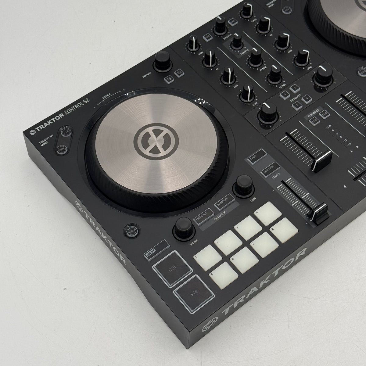 Native Instruments Traktor Kontrol S2 MK3 2-Channel USB DJ Controller