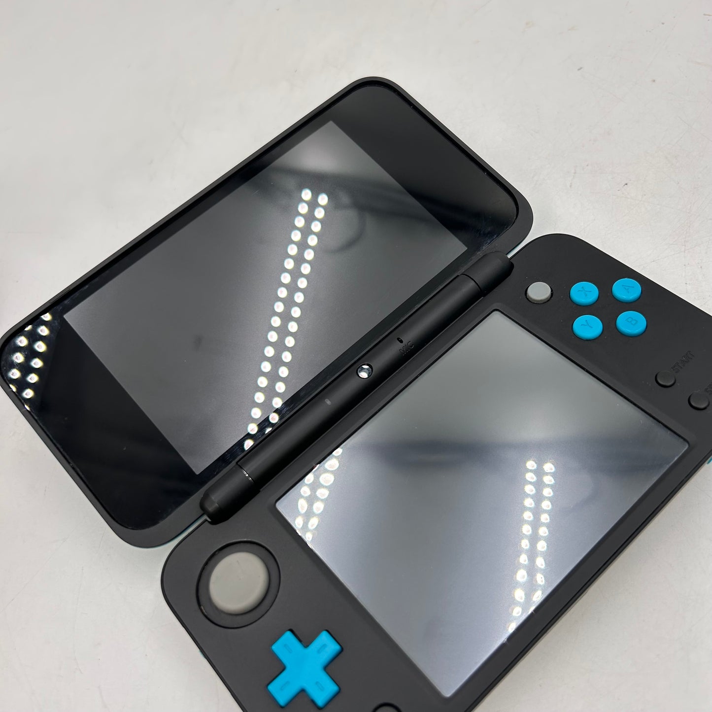 New Nintendo 2DS XL Handheld Game Console JAN-001 Black/Turquoise