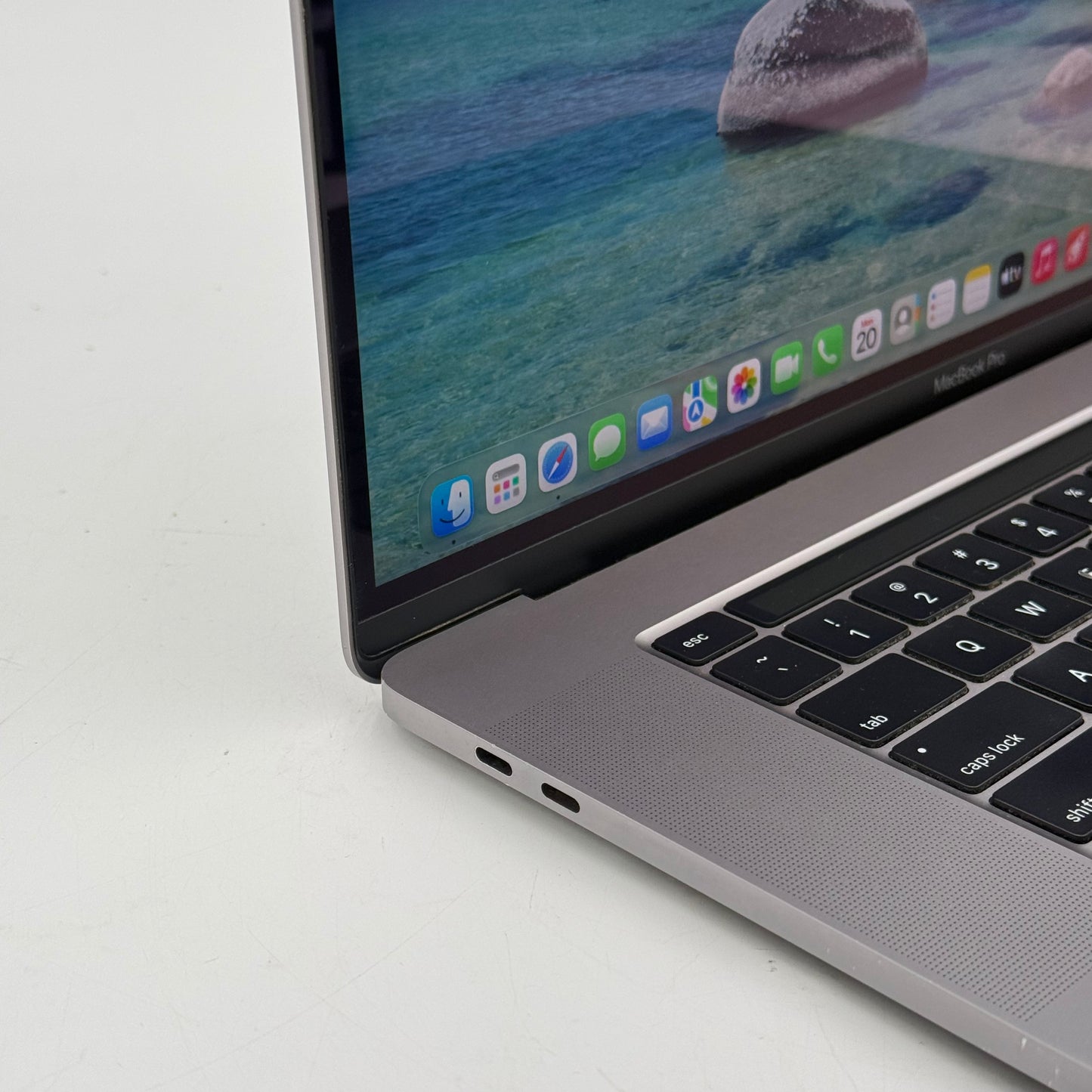 2019 Apple MacBook Pro 16" i9 2.3GHz 16GB RAM 1TB SSD Space Gray A2141