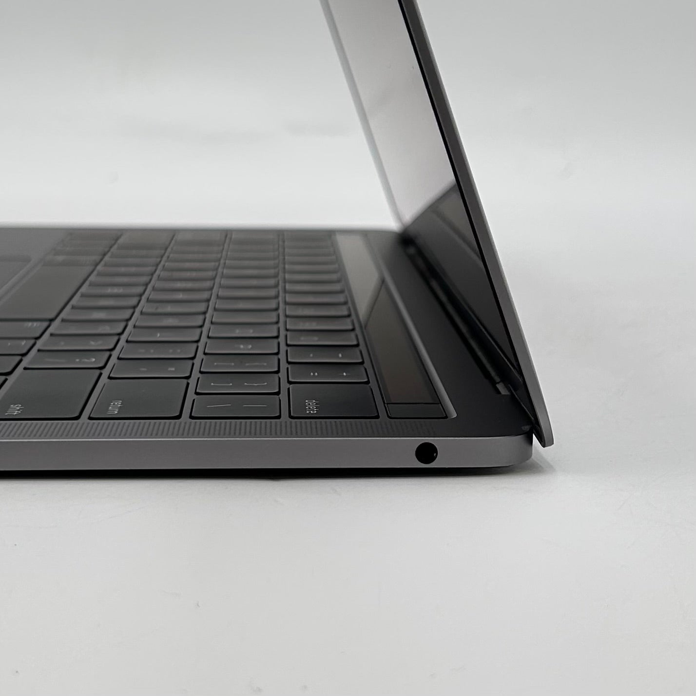 2019 Apple MacBook Pro 13.3" i5 1.4GHz 8GB RAM 256GB SSD Silver A2159