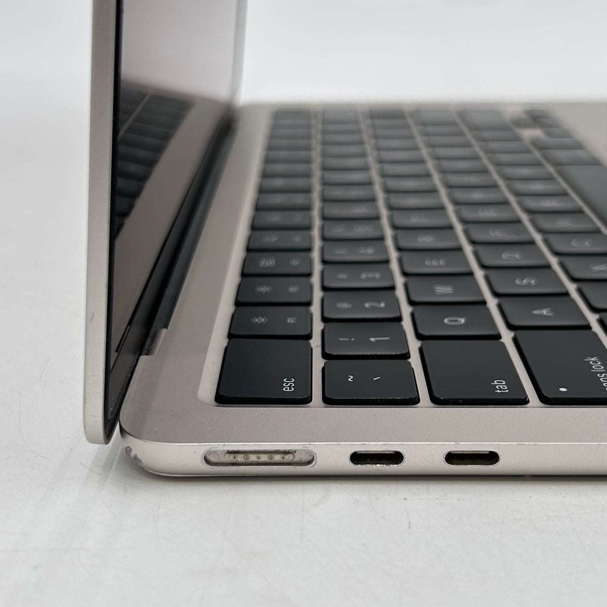 2022 Apple MacBook Air 13.6" M2 8C GPU 3.5GHz 8GB RAM 512GB SSD MLY23LL/A Read
