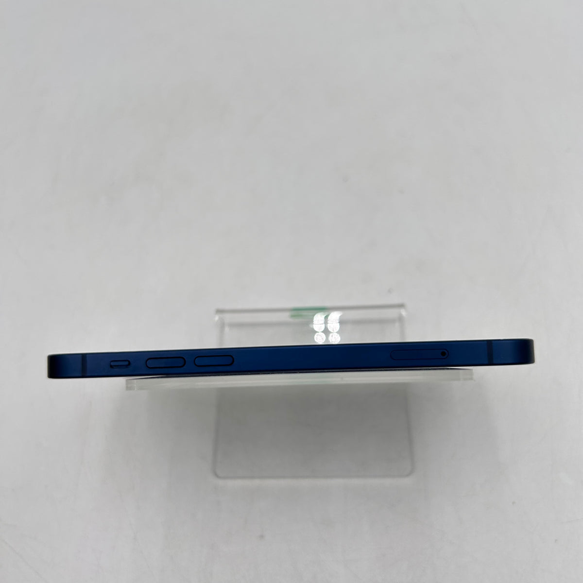 Factory Unlocked Apple iPhone 12 64GB Blue MGF73LL/A