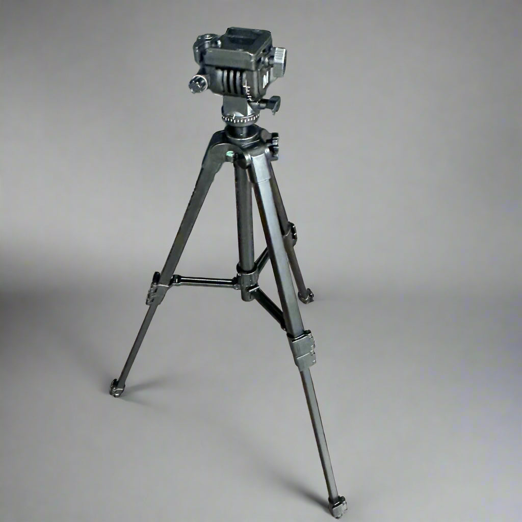 Magnus VT-100  Tripod System with 2-Way Pan Head VT100