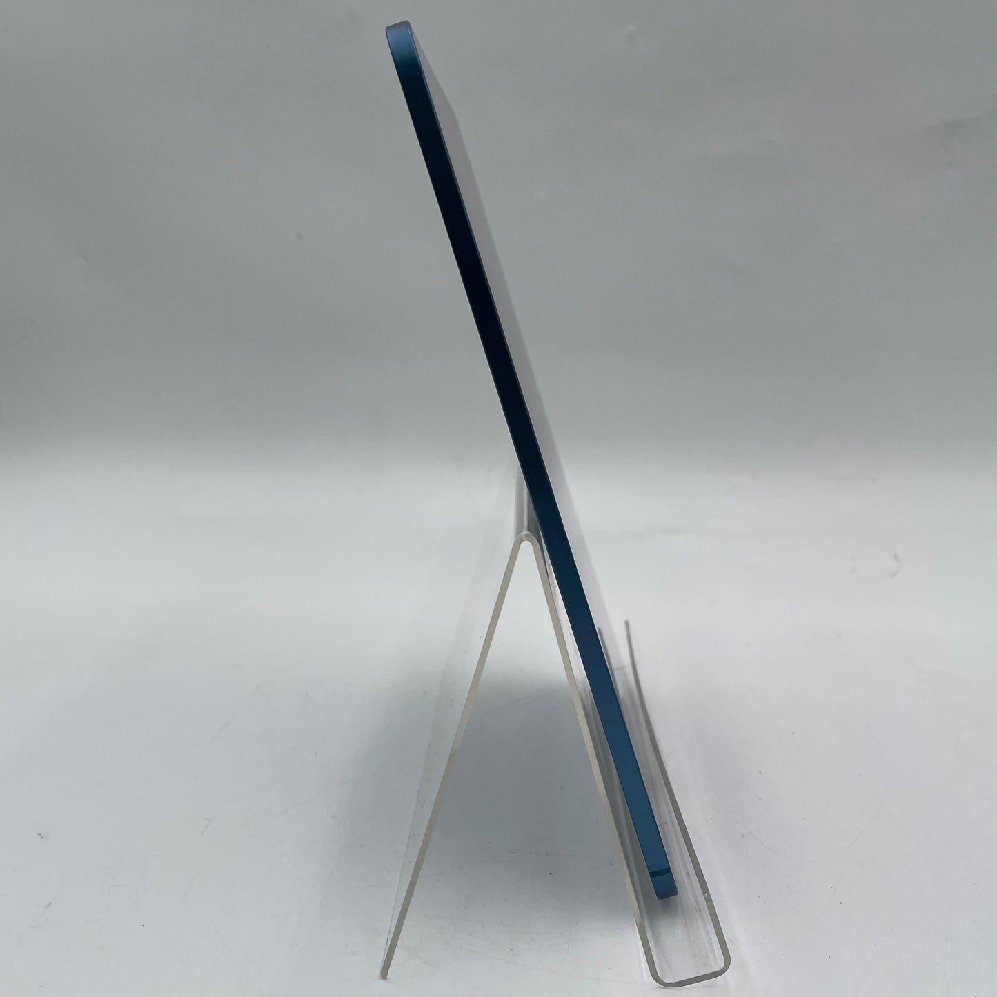 Unlocked Apple iPad Air 5th Gen 256GB Blue MM733LL/A