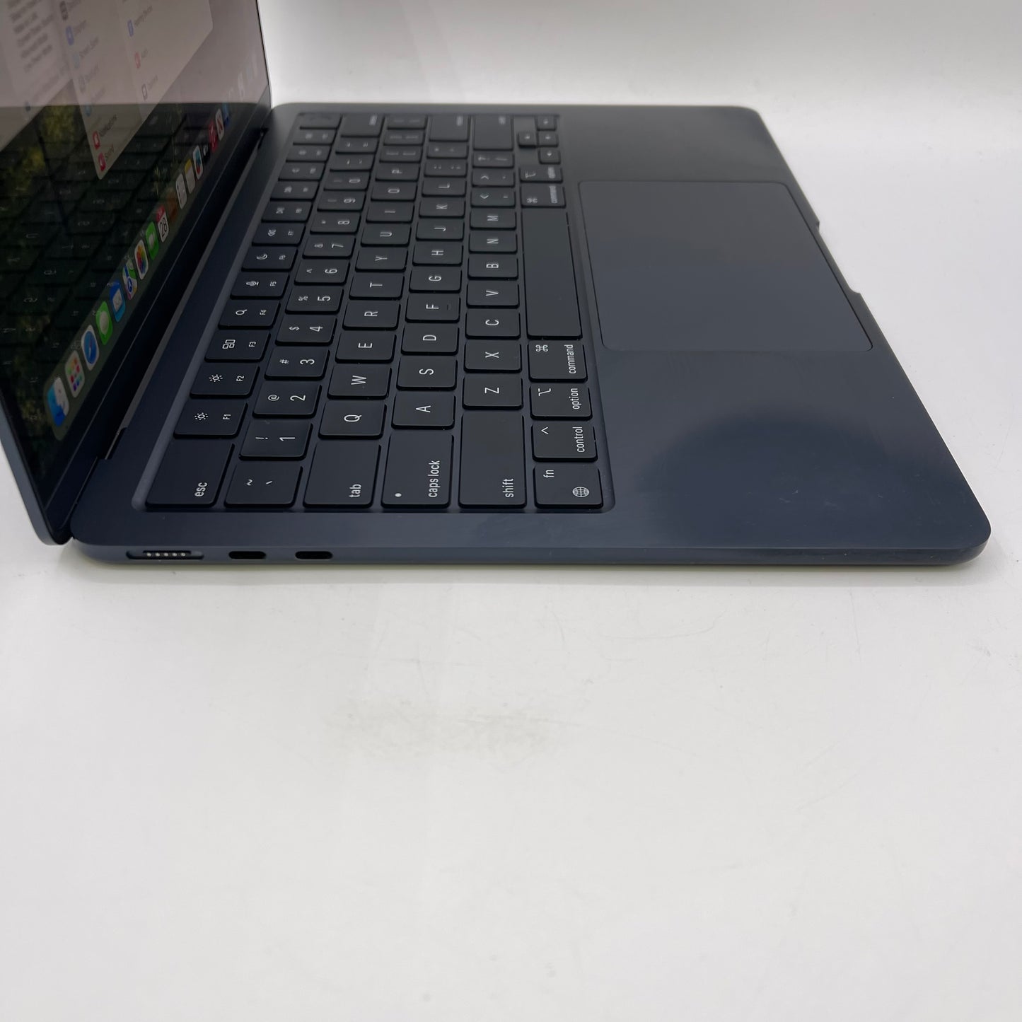 2022 Apple MacBook Air 13.6" M2 8C GPU 3.5GHz 16GB RAM 256GB SSD A2681