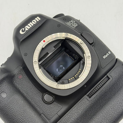 Canon EOS 5D Mark III 22.3MP Digital SLR DSLR Camera