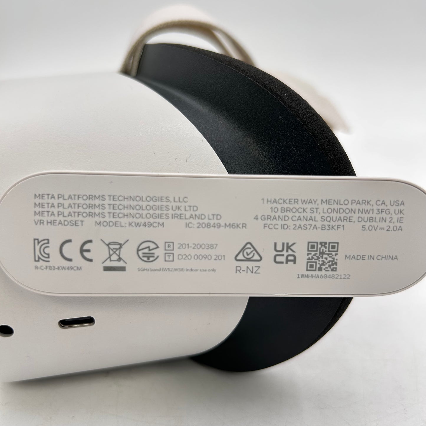 Oculus Quest 2 128GB Standalone All-in-One VR Headset KW49CM