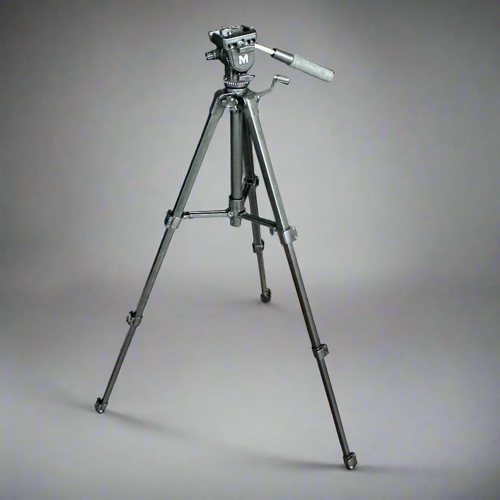 Magnus VT-100  Tripod System with 2-Way Pan Head VT100