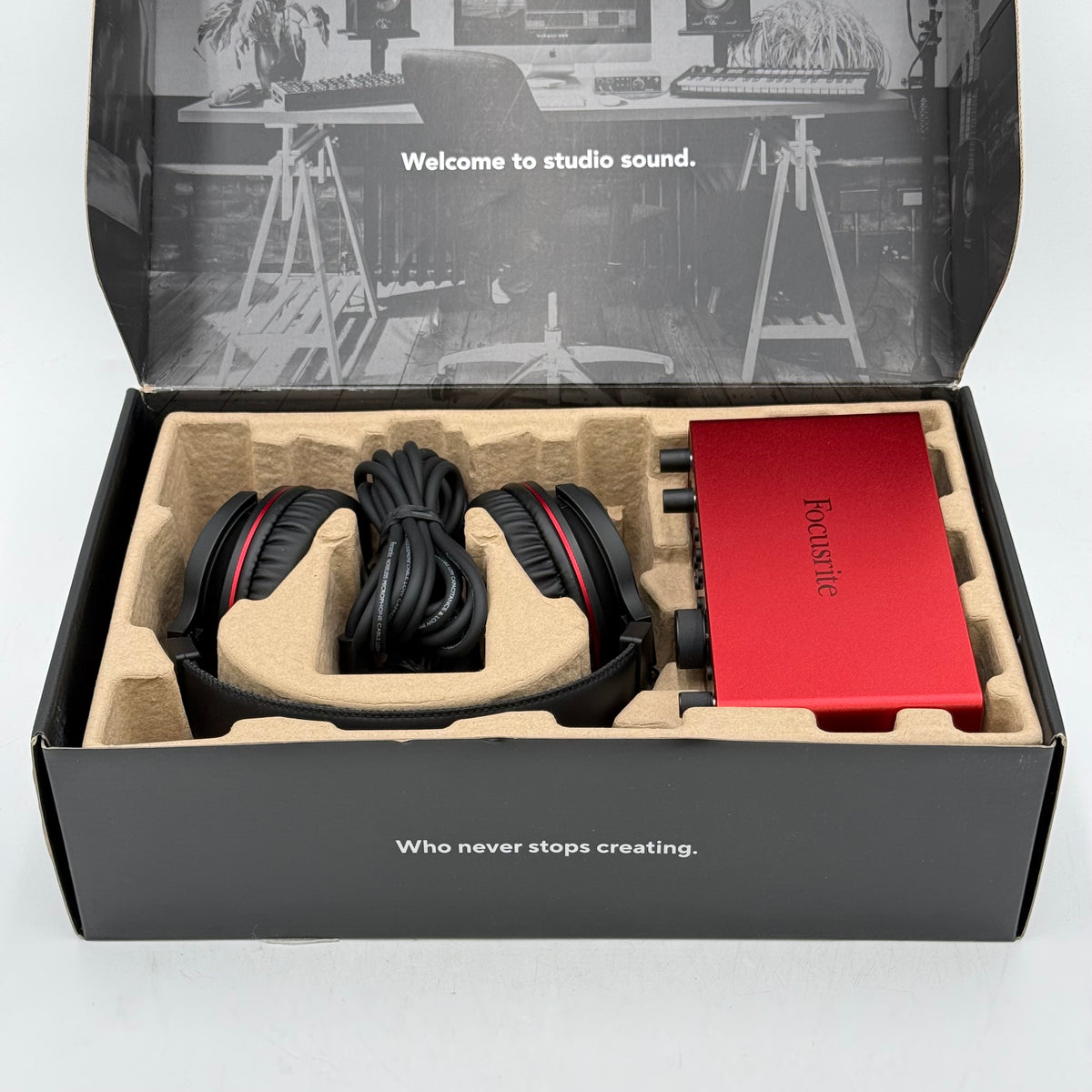Scarlett 2i2 Studio USB Audio Interface AMS-SCARLETT-2I2-STU-4G