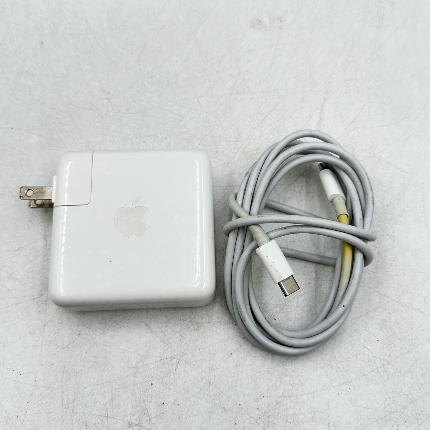 2020 Apple MacBook Pro 13.3" M1 8C GPU 3.2GHz 8GB RAM 512GB SSD MYD92LL/A READ