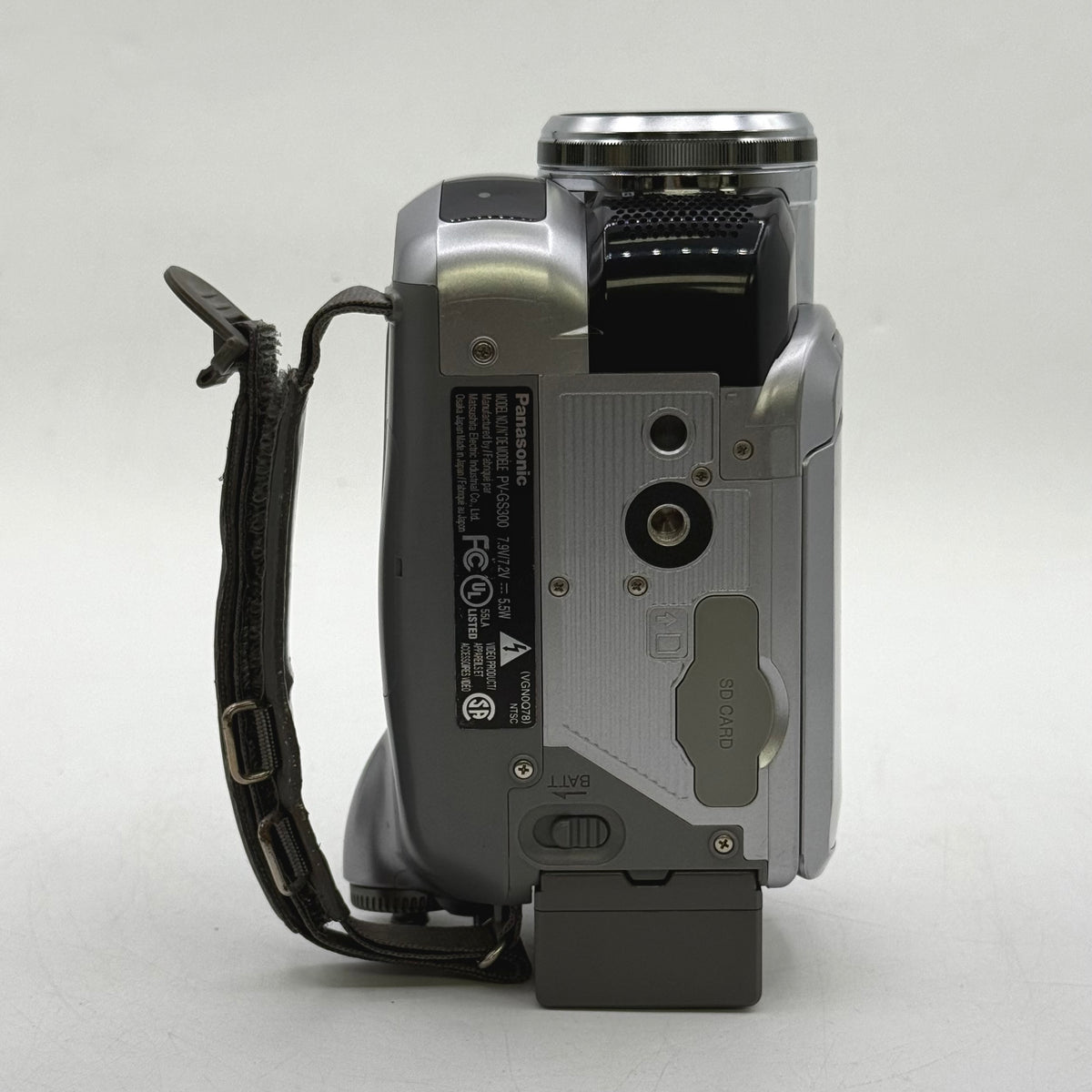 Panasonic 3CCD Optical Image Stabilizer MiniDV Digital Camcorder PV-GS300