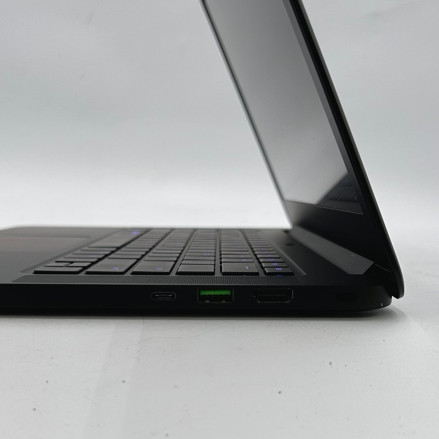 Razer Blade 14 RZ09-01953E71 14" i7-7700HQ 16GB RAM 256GB SSD GeForce GTX 1060
