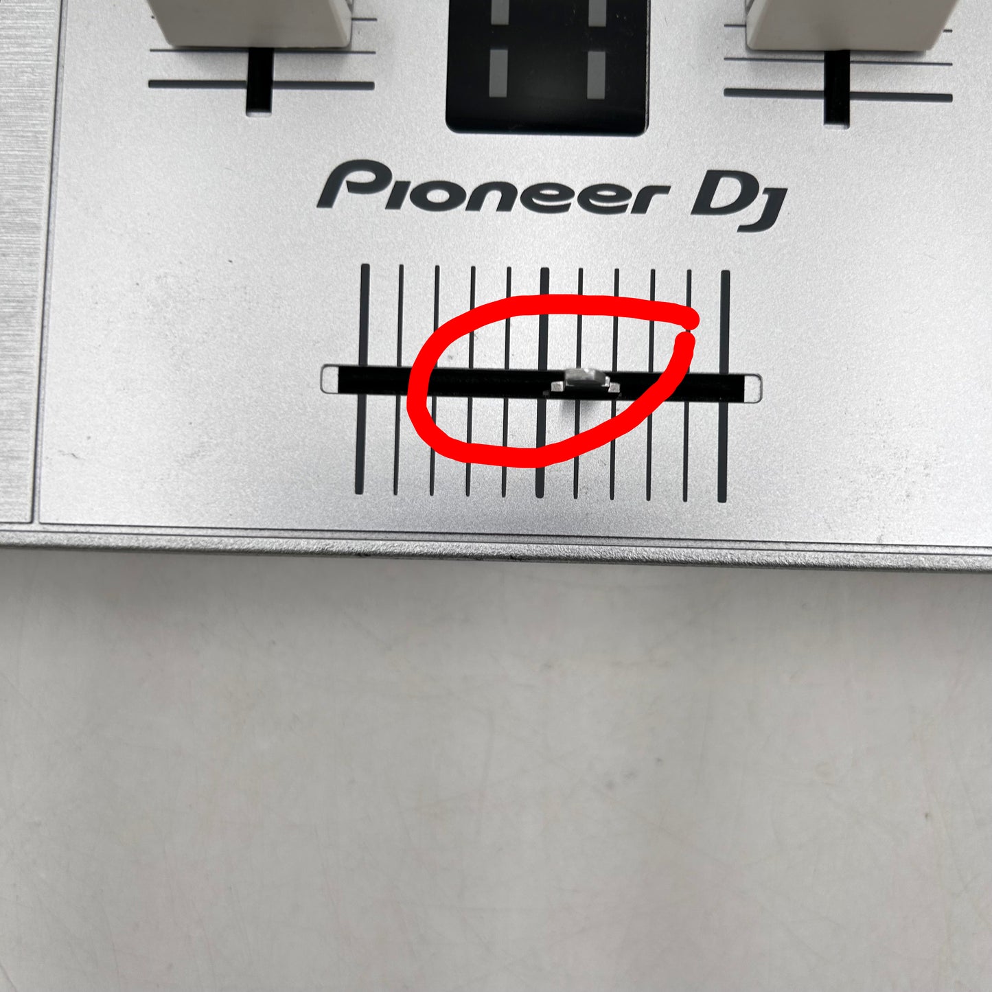 Pioneer DJ DDJ-SB3 2-Channel DJ controller Read
