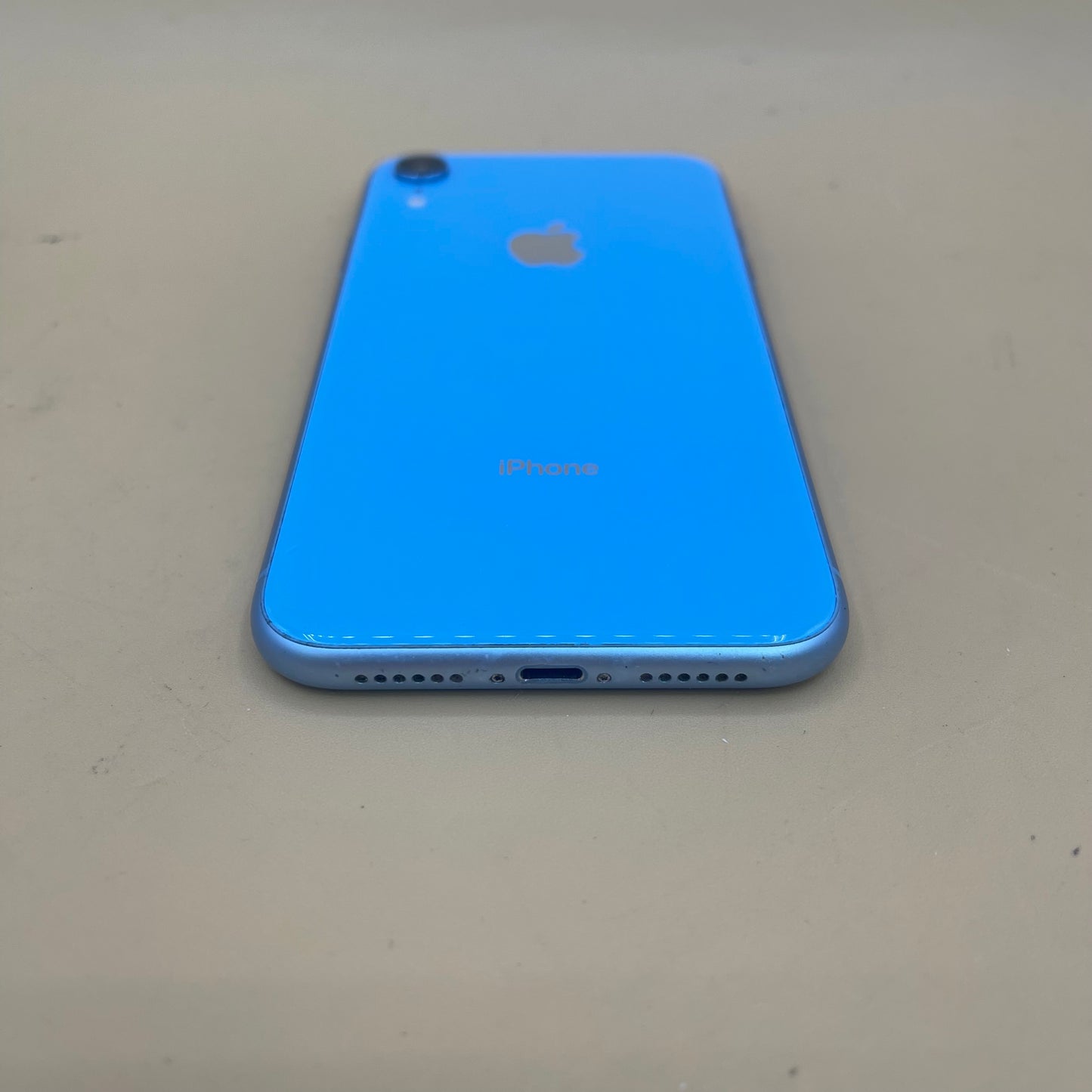 Broken Unlocked Apple iPhone XR 64GB 18.3.1 A1984