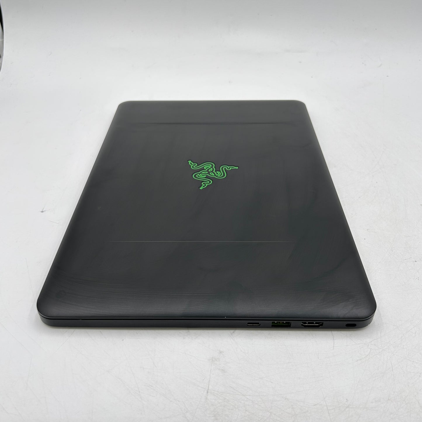 Razer Blade 14 RZ09-01953E71 14" i7-7700HQ 16GB RAM 256GB SSD GeForce GTX 1060