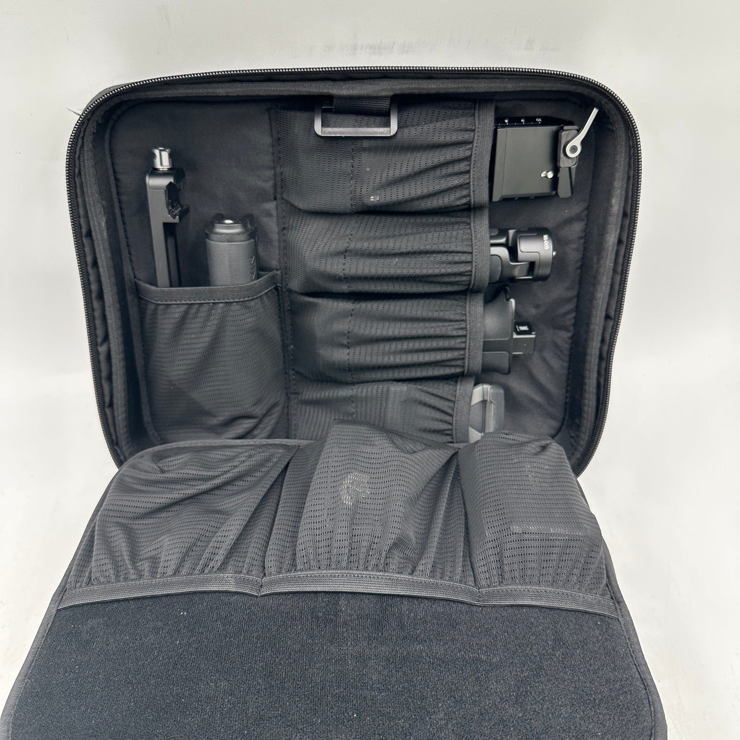 DJI RS 4 PRO Combo  3-Axis Gimbal Stabilizer P04P