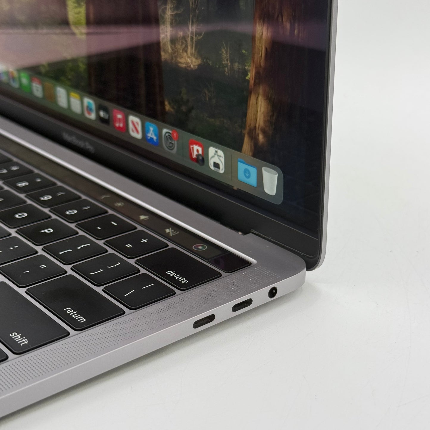 2019 Apple MacBook Pro 13.3" i7 2.8GHz 16GB RAM 512GB SSD Space Gray A1989