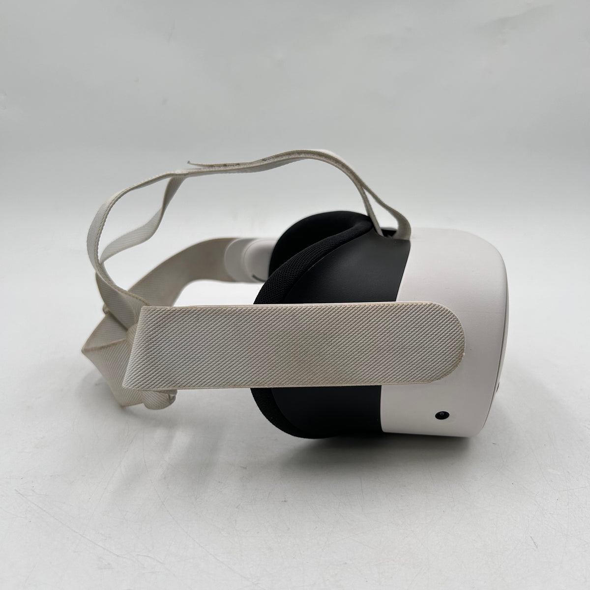 Meta Quest 3S 128GB Standalone All-in-One VR Headset P97