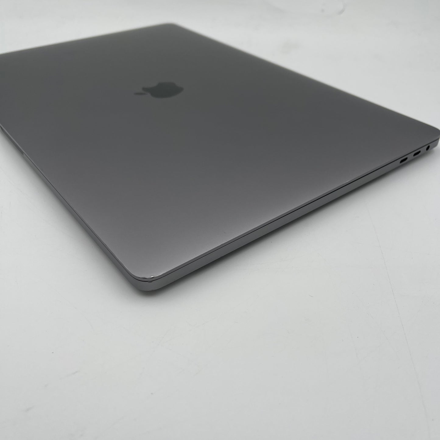 2019 Apple MacBook Pro 16" i9 2.3GHz 16GB RAM 1TB Silver A2141 Radeon Pro 5500M