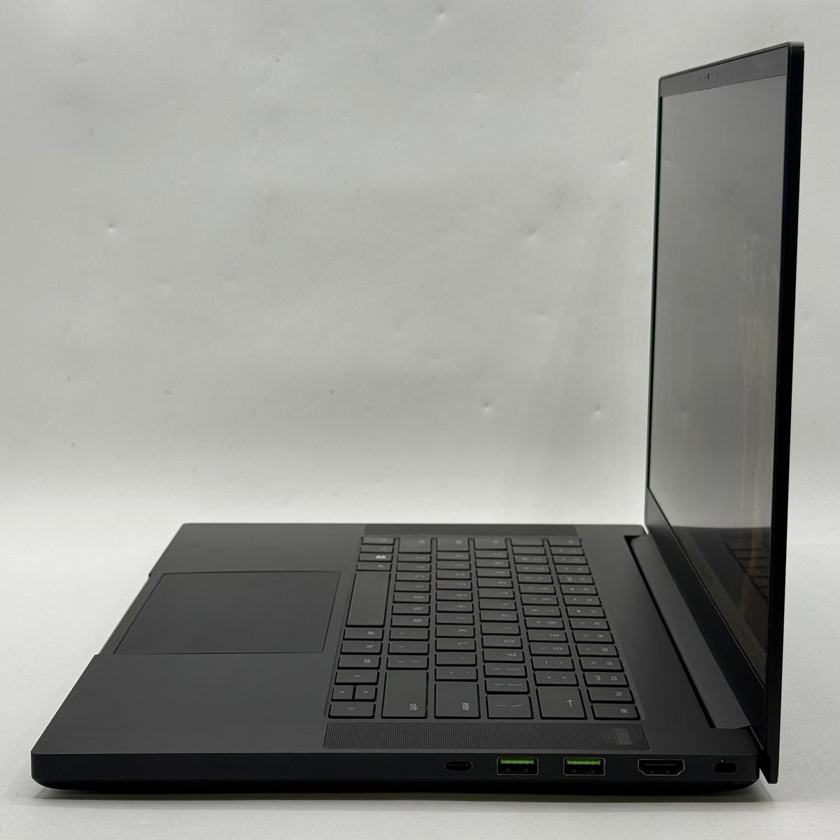Razer Blade 15 Base RZ09-0328 15.6 i7-10750H 16GB RAM 512GB SSD GeForce RTX 2060