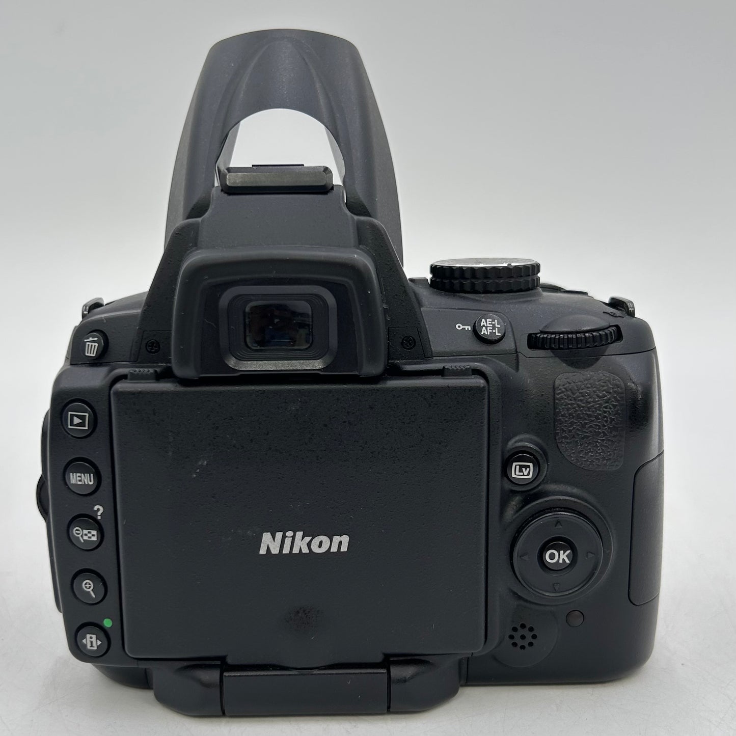 Nikon D5000 13.3MP Digital SLR DSLR Camera w/ Nikkor 18-55mm lens