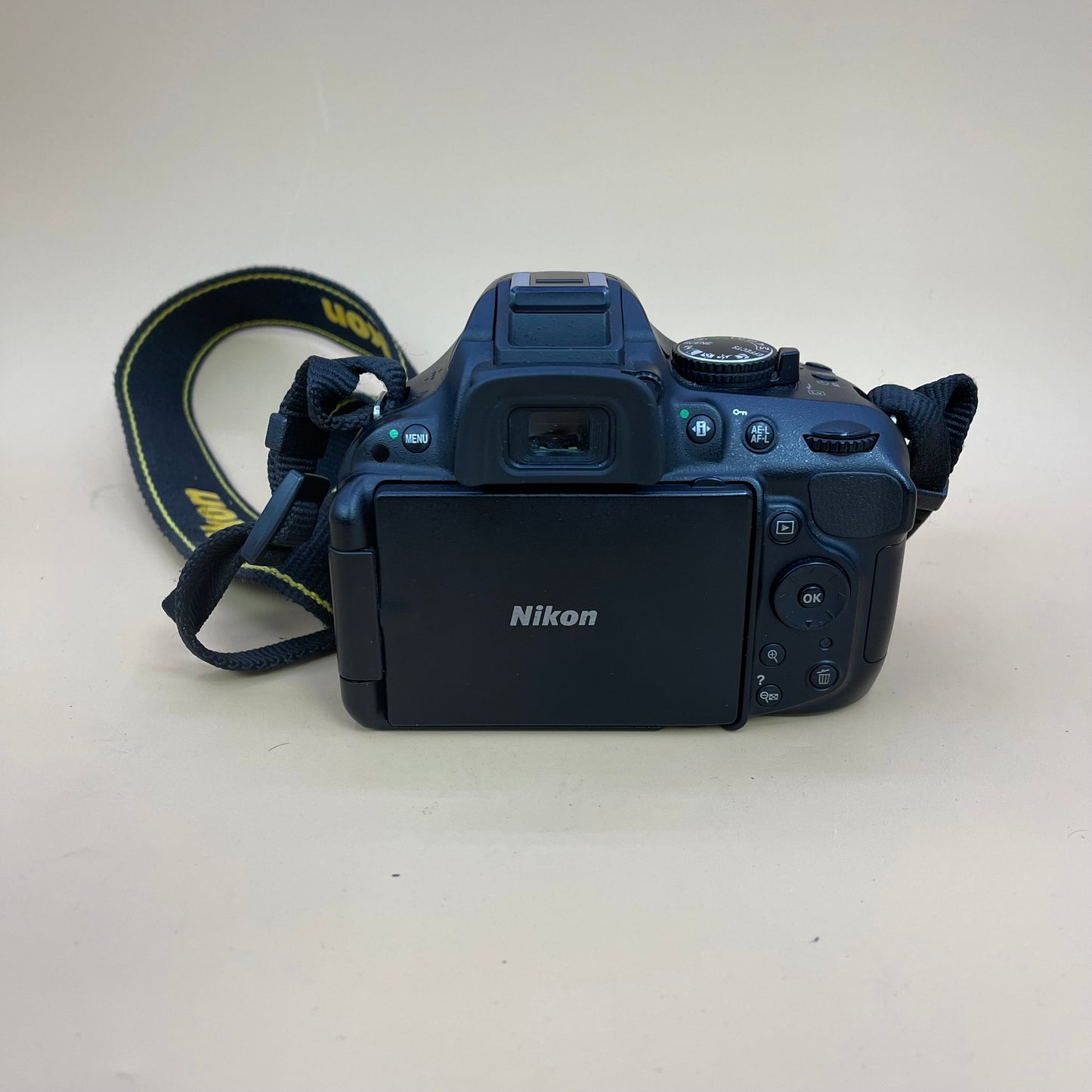 Nikon D5200 24.1MP Digital SLR DSLR Camera 5113 Shutter Count Shutter Count w/ 18-55mm Lens