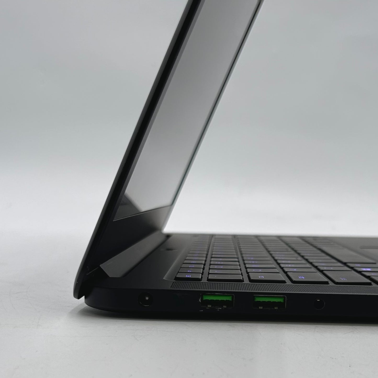 Razer Blade 14 RZ09-01953E71 14" i7-7700HQ 16GB RAM 256GB SSD GeForce GTX 1060