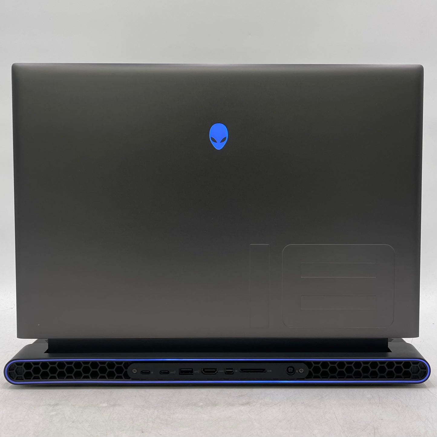 Alienware M18 R1 18" Ryzen 9 7845HX 3.0GHz 32GB RAM 1TB SSD GeForce RTX 4070