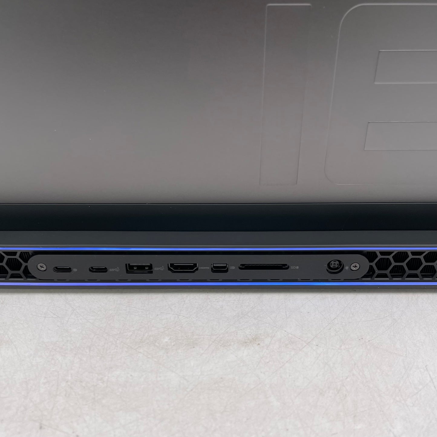 Alienware M18 R1 18" Ryzen 9 7845HX 3.0GHz 32GB RAM 1TB SSD GeForce RTX 4070