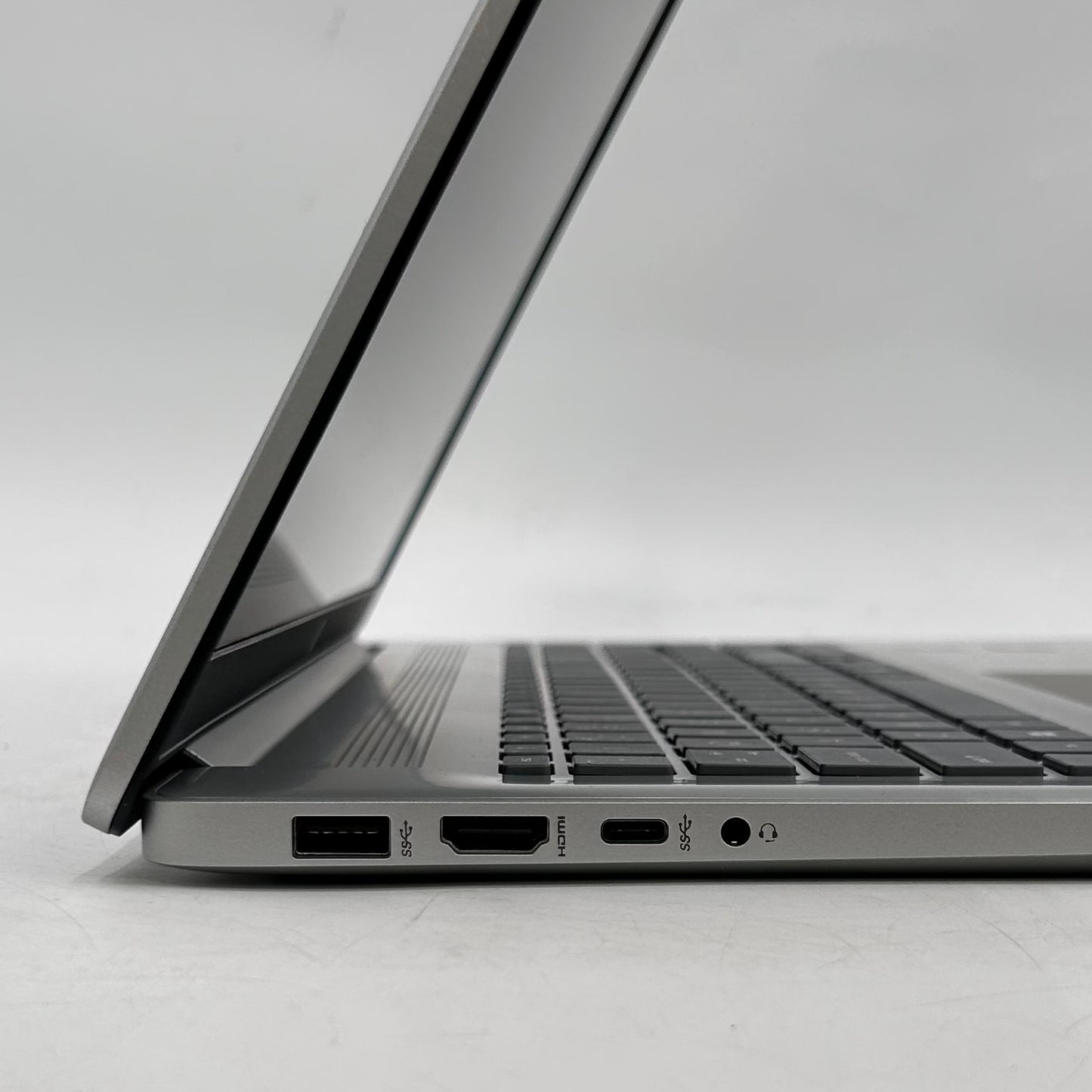 HP Laptop 17-CP2025DX 17" Ryzen 5 7520U 2.8GHz 8GB RAM 512GB SSD