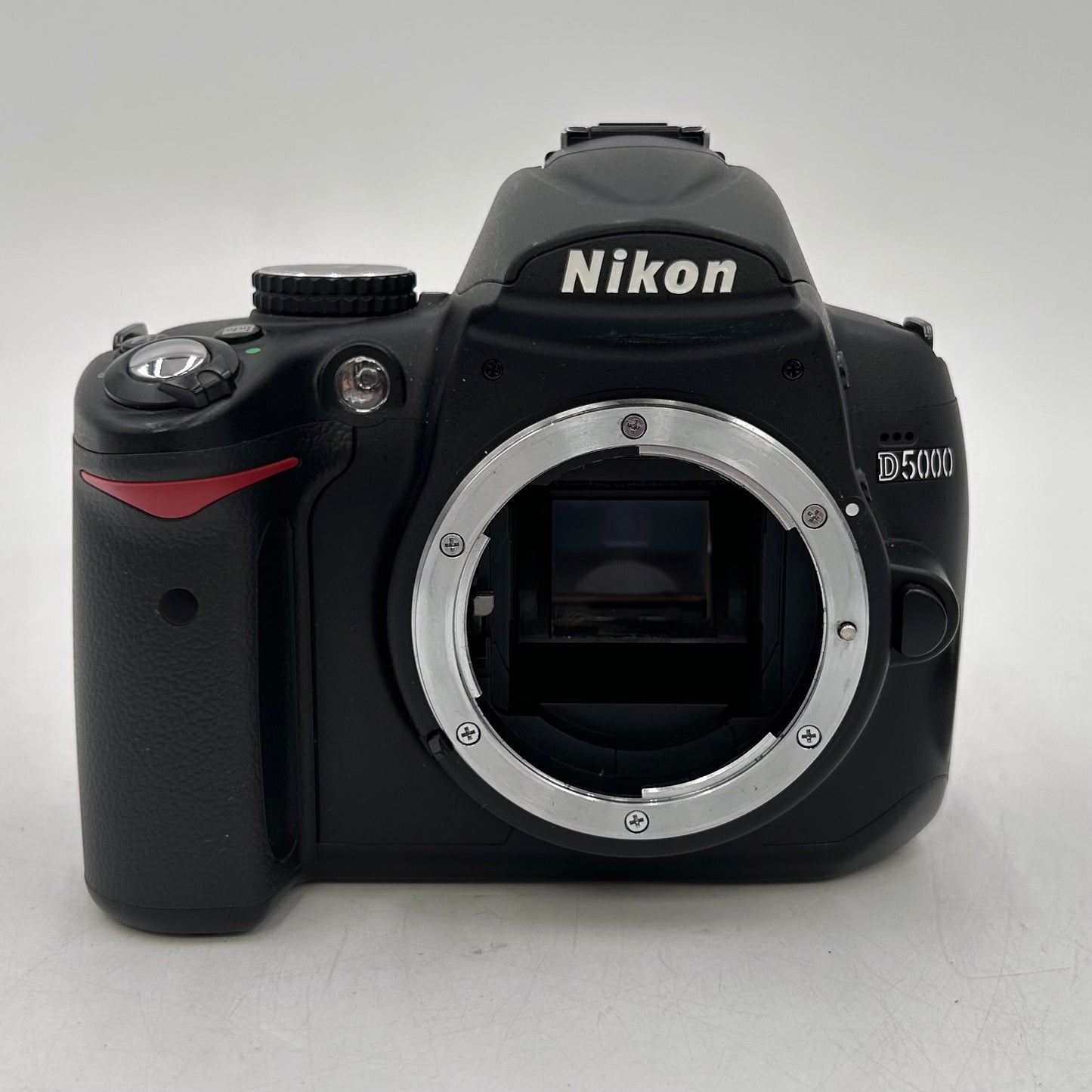 Nikon D5000 13.3MP Digital SLR DSLR Camera w/ Nikkor 18-55mm lens