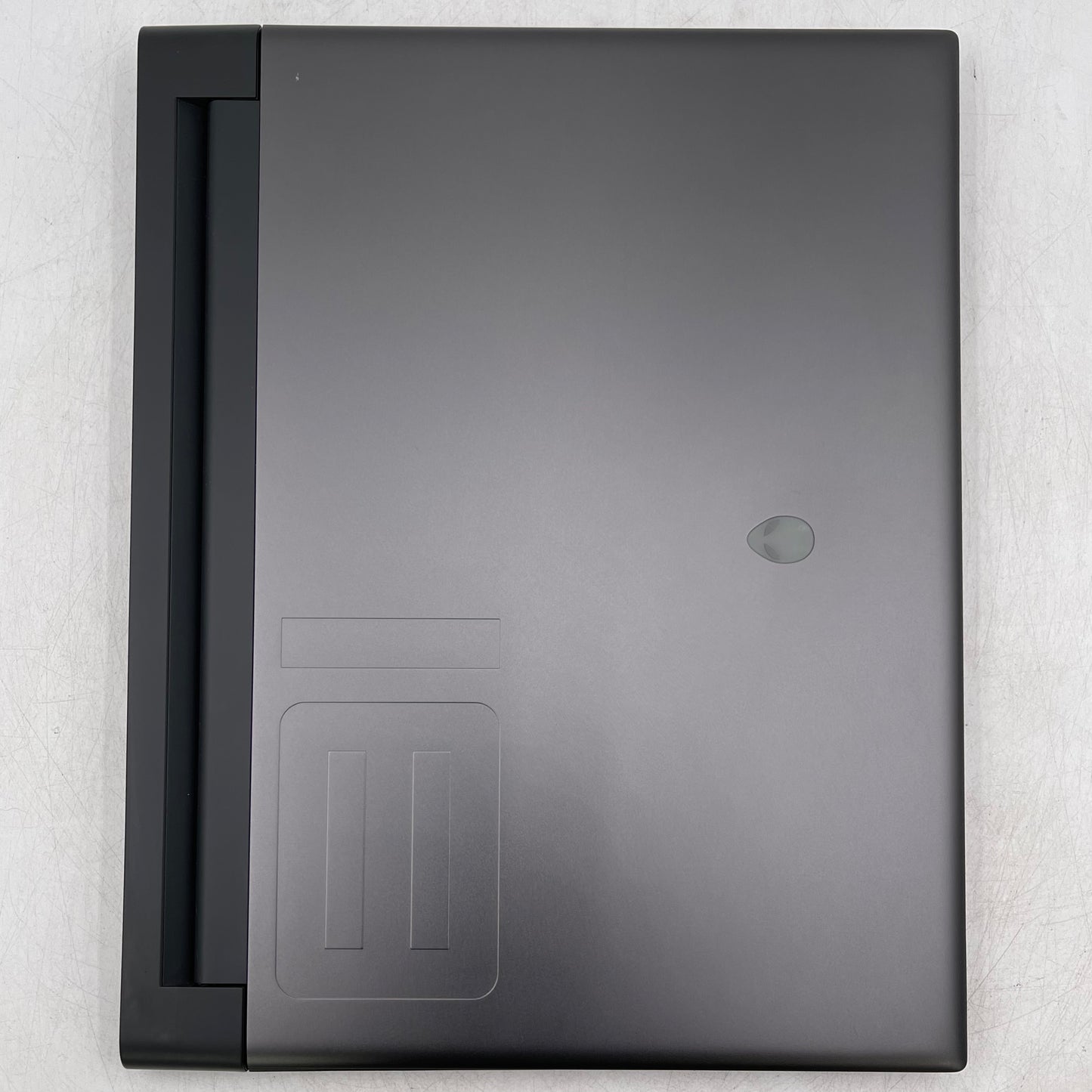 Alienware M18 R1 18" Ryzen 9 7845HX 3.0GHz 32GB RAM 1TB SSD GeForce RTX 4070