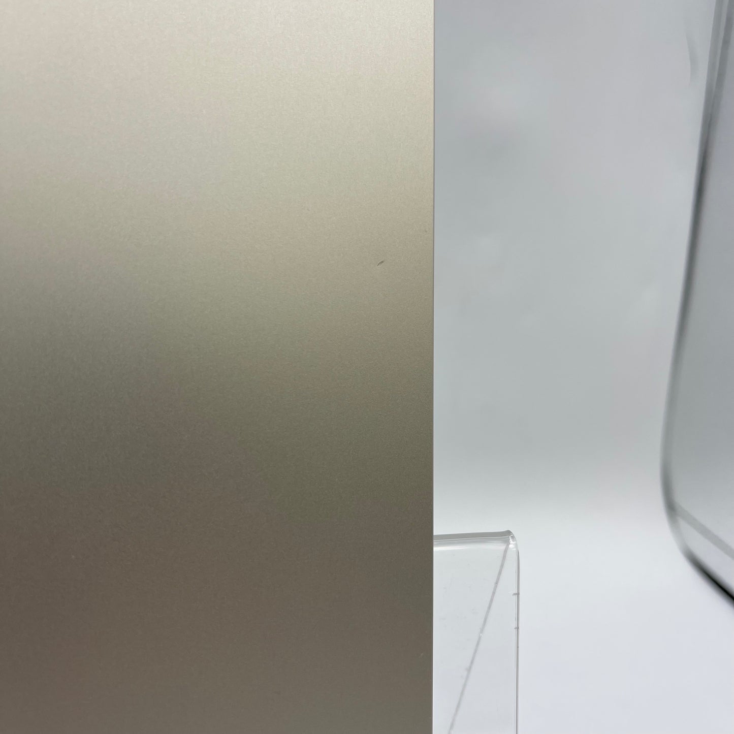 WiFi Only Apple iPad Air 5th Gen 64GB Starlight MM9F3LL/A