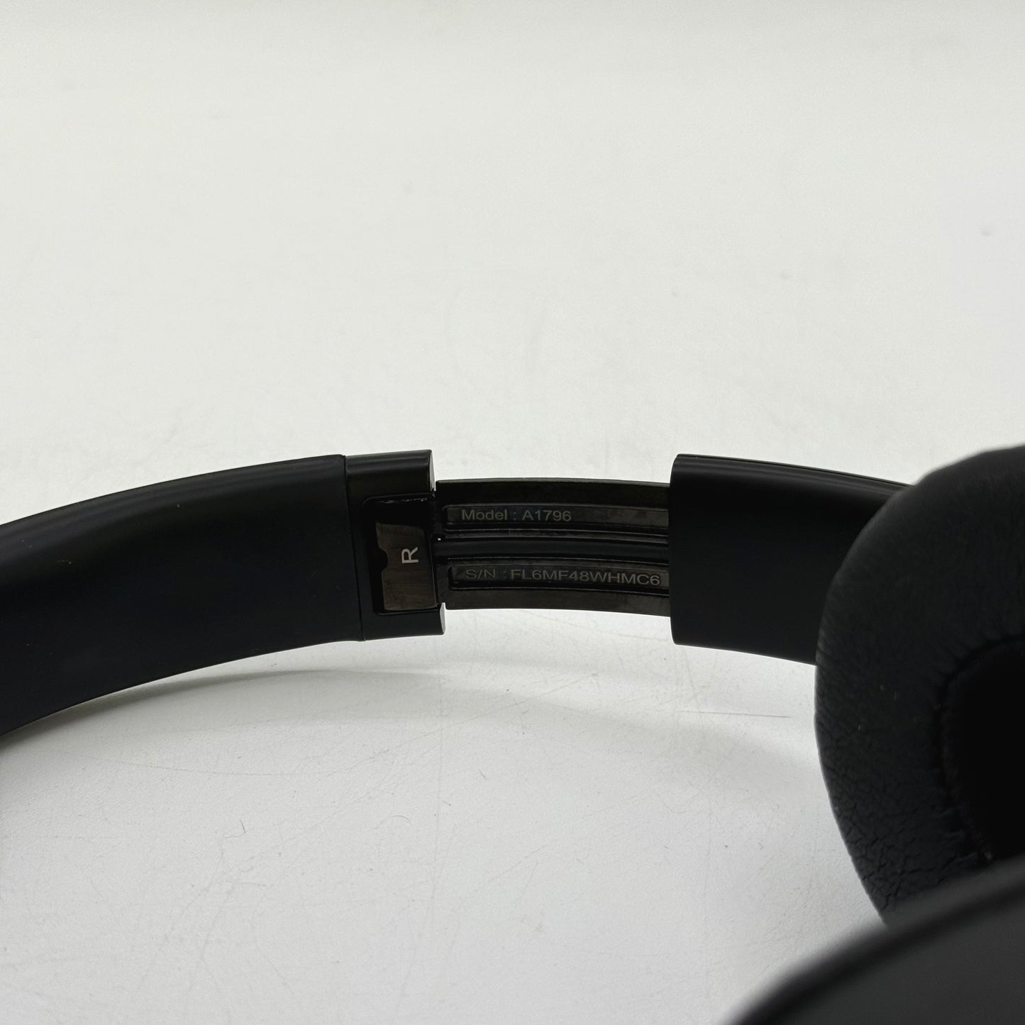 Beats Solo3 Wireless On-Ear Bluetooth Headphones Black A1796