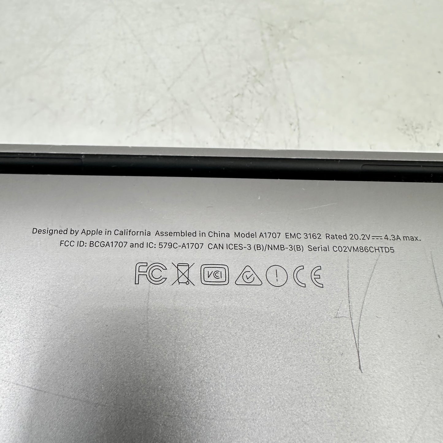 2017 Apple MacBook Pro 15" i7-7700HQ 2.8GHz 16GB RAM 256GB SSD Space Gray READ