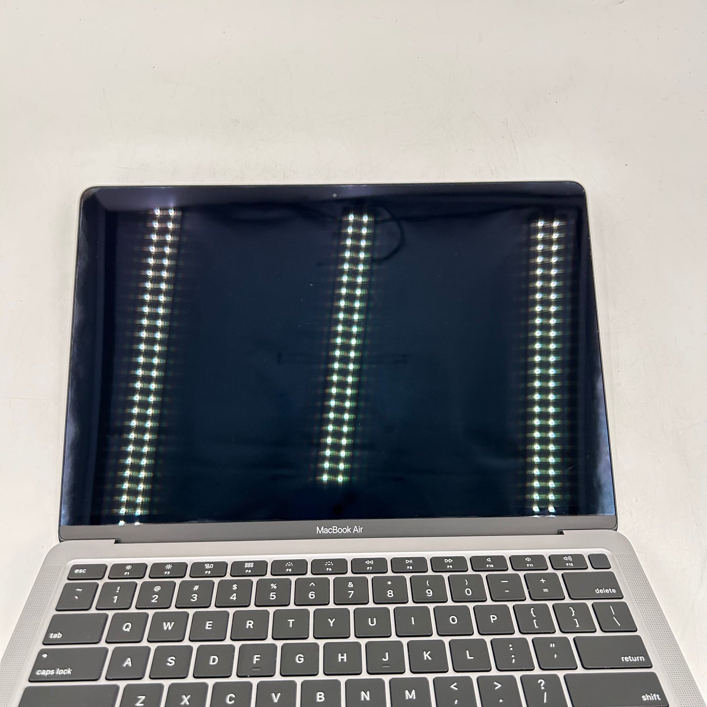 2020 Apple MacBook Air 13.3" i3 1.1GHz 8GB RAM 256GB SSD Space Gray A2179